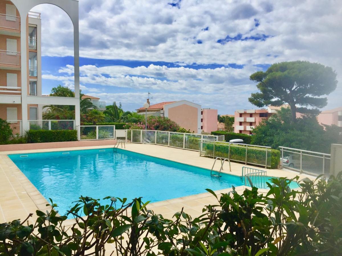 Face A La Mer Avec Piscine A Sete Bagian luar foto